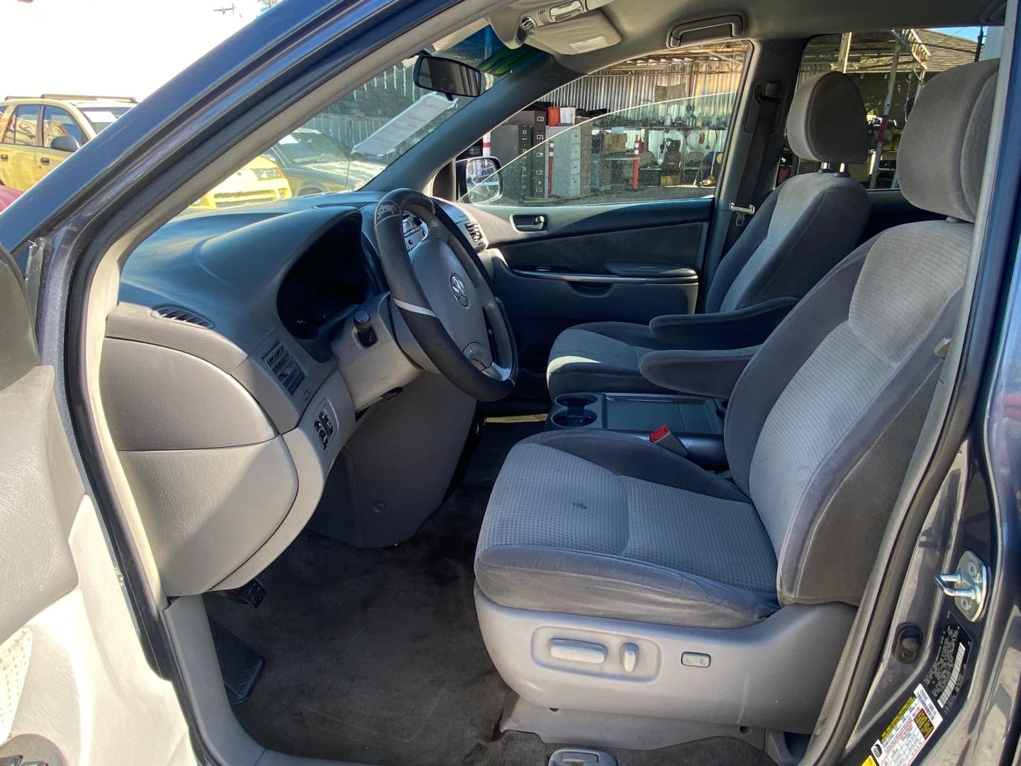 2009 Toyota Sienna CE FWD 7-Passenger (5TDZK23C59S) with an 3.5L V6 EFI DOHC 24V engine, 5-Speed Automatic transmission, located at 44356 Date Ave., Lancaster, CA, 93534, (661) 945-6555, 34.688919, -118.139374 - Photo#3